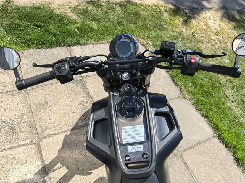 Husqvarna svartpilen 125 kat.b KTM Duke 125