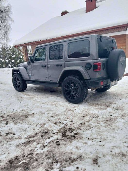 Jeep wrangler sahara stan salonowy