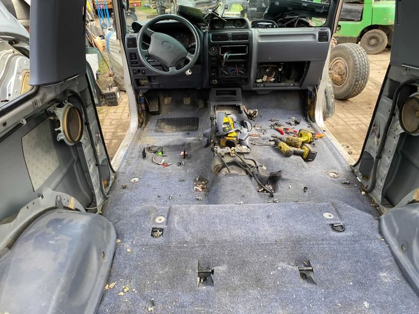 Toyota land cruiser 90 3 drzwi dywan wykładzina tył - przod europa