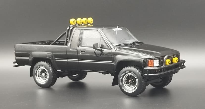 1:18 Otto 1985 Toyota Hilux SR5 Glossy Black 202 Xt Back To The Future