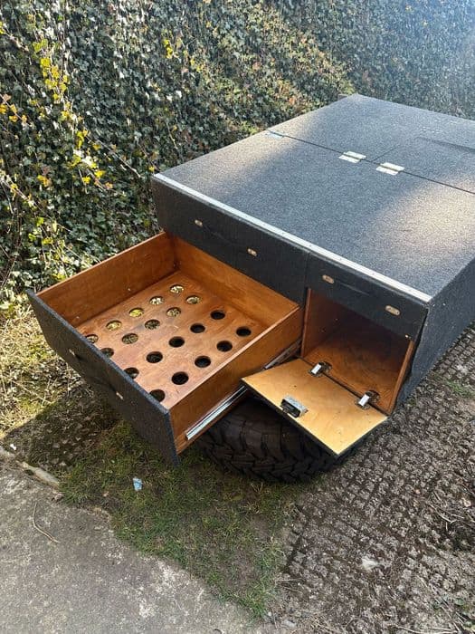 Zabudowa  z opcją spania land rover discovery.  300 tdi