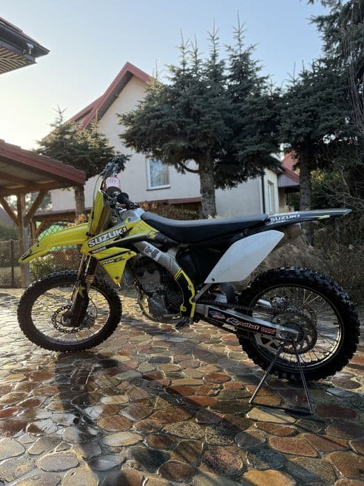 Suzuki RMZ 250 wtrysk stan bdb