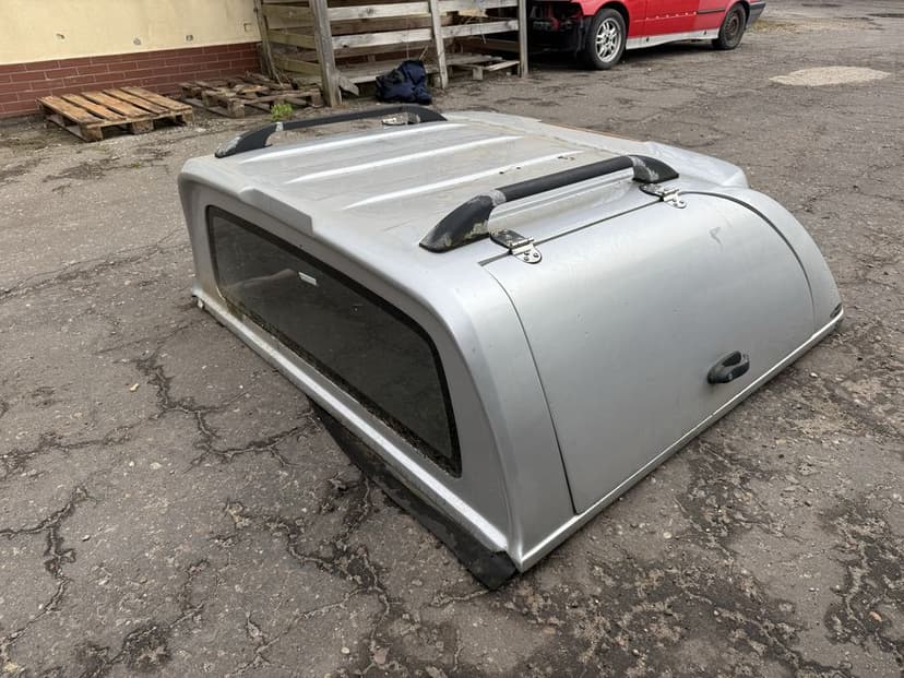 Nissan Navara D40 2010 r zabudowa hardtop