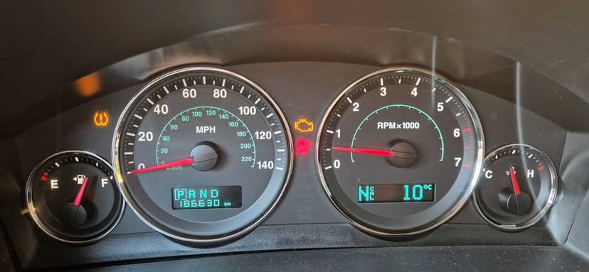 Jeep Commander 5.7 V8 HEMI Automatic Limited 326 KM 4x4 | Hak |