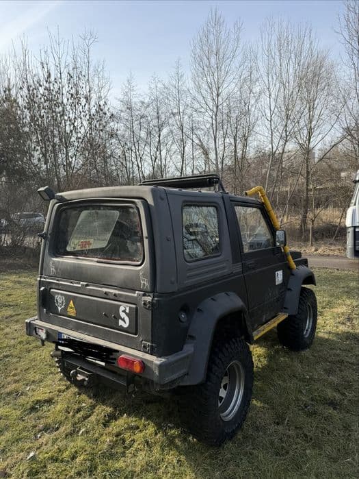 Suzuki samurai off road