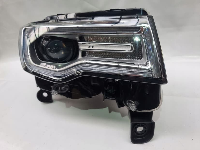 jeep cherokee wk2 bi xenon prawa lampa 6826666ah