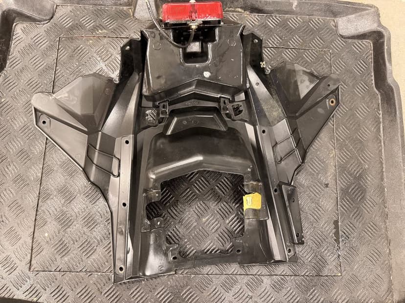 Schowek tylny polaris scrambler 1000s