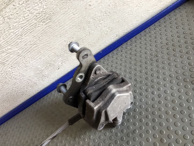 Układ hamulcowy beta rr 50 zacisk pompa