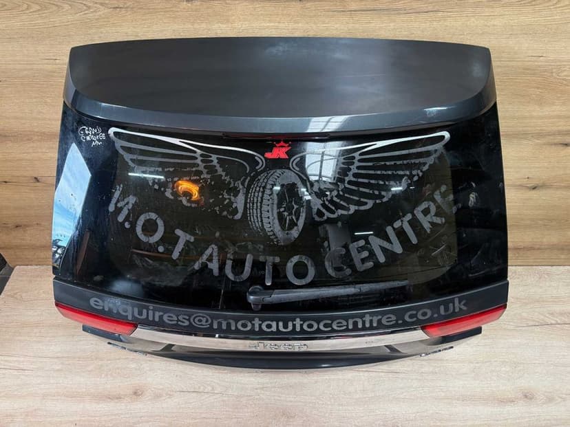 klapa bagażnika jeep grand cherokee wk2