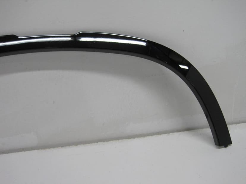 LISTWA BŁOTNIKA PRZEDNIA PRAWA LAND ROVER DEFENDER L8B2-16A074-BB
