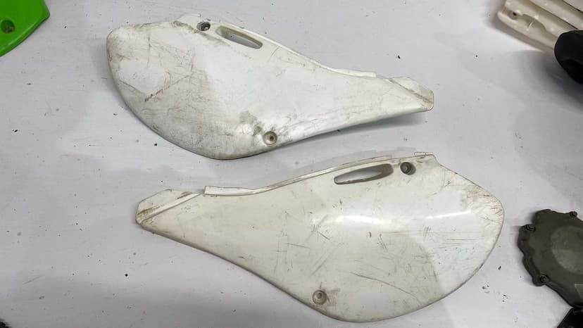 Kawasaki kx 250 99do02r Plastiki owiewki błotnik boczki czesci