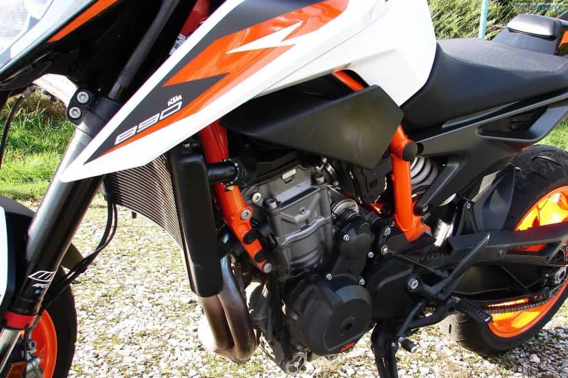 KTM 890 Duke R