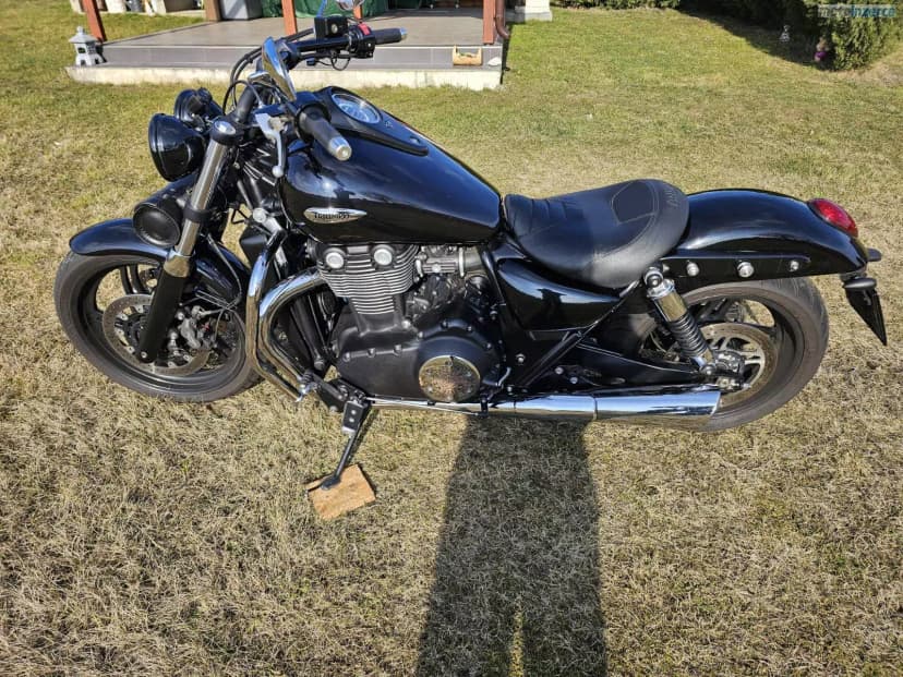 Triumph Thunderbird Storm