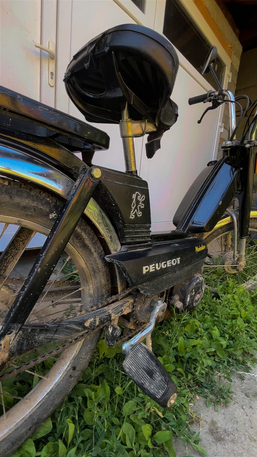 Moped Clasic Peugeot - Perfect pentru Nostalgici și Aventuri Urbane!