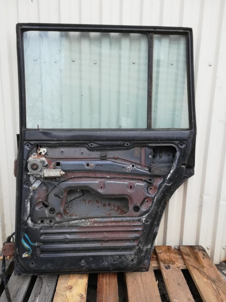 Pravé zadní dveře Nissan Patrol GR Y60