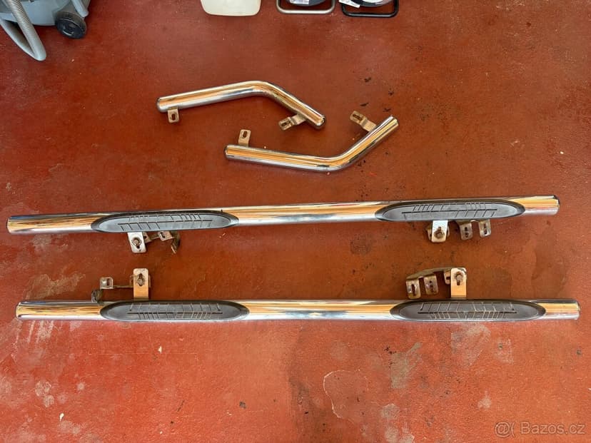 Univerzální boční nášlapy a zadní rámy NEREZOVÉ