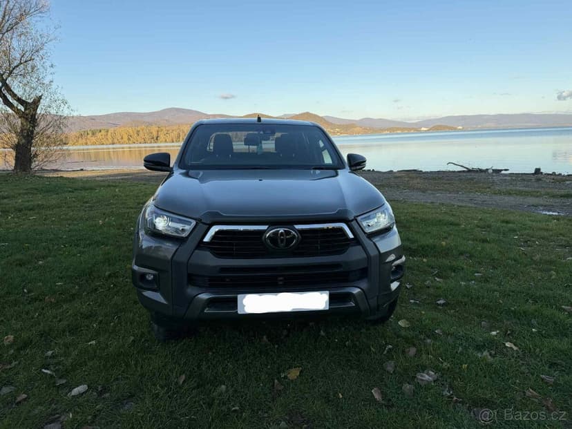 Toyota Hilux 2.8 invisibleX dovoz anglie