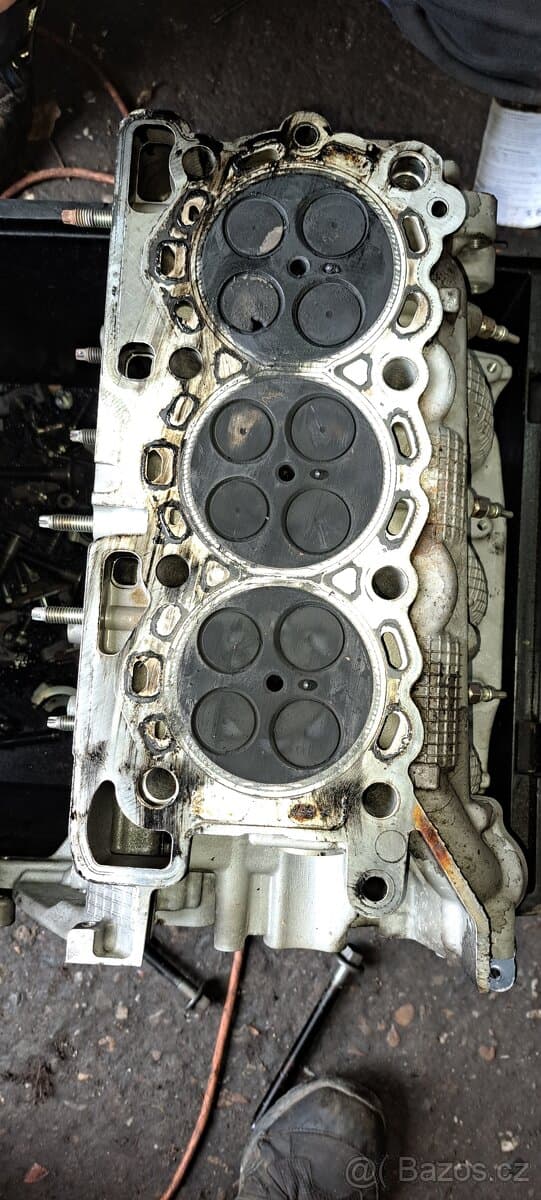 Hlava motoru jaguar land rover citroen 3.0 diesel