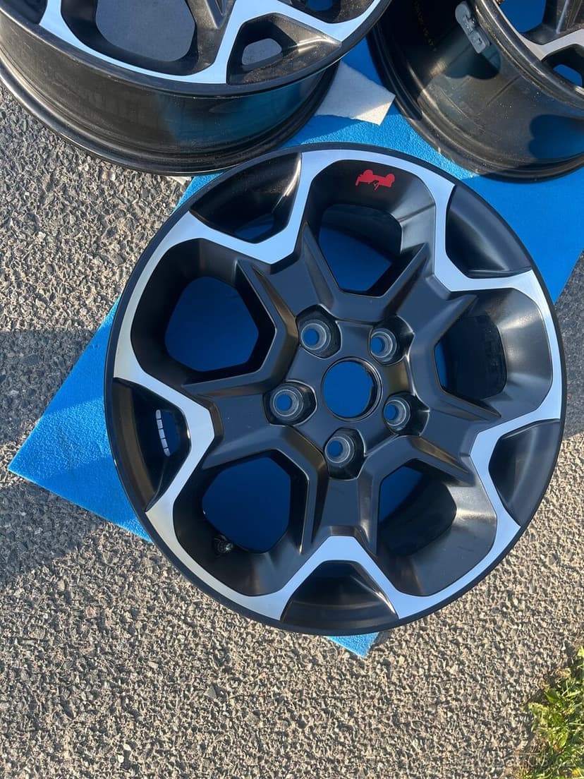 Jeep Wrangler JL JK Rubicon Sahara Gladiátor r17