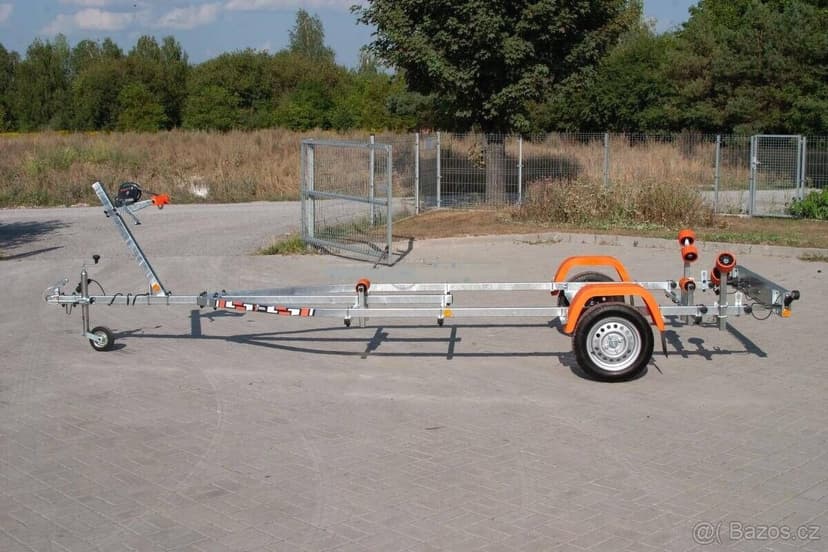 Přívěs na loď Thomas 750L 750kg