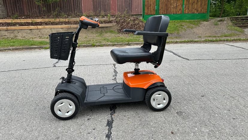 Malé elektrická čtyřkolka pro seniory