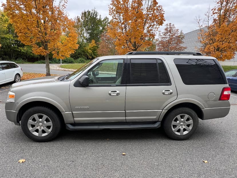 Ford Expedition XLT 5.4 V8, 67 000 km,1.majitel, 7 míst, 4x4