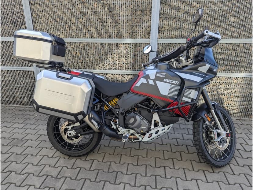 Ducati DesertX s cestovní výbavou sleva 150.000