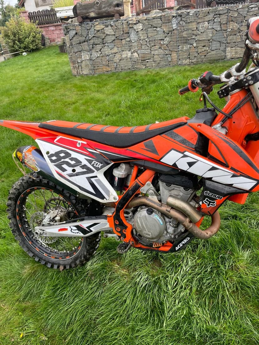 KTM SXF 350 2018 při rychlem jednani sleva