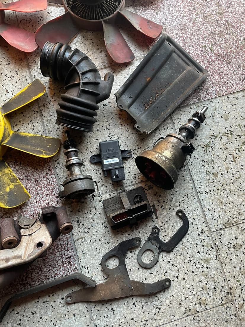 Díly motorů Ford 2,0 OHC Pinto LEVNĚ