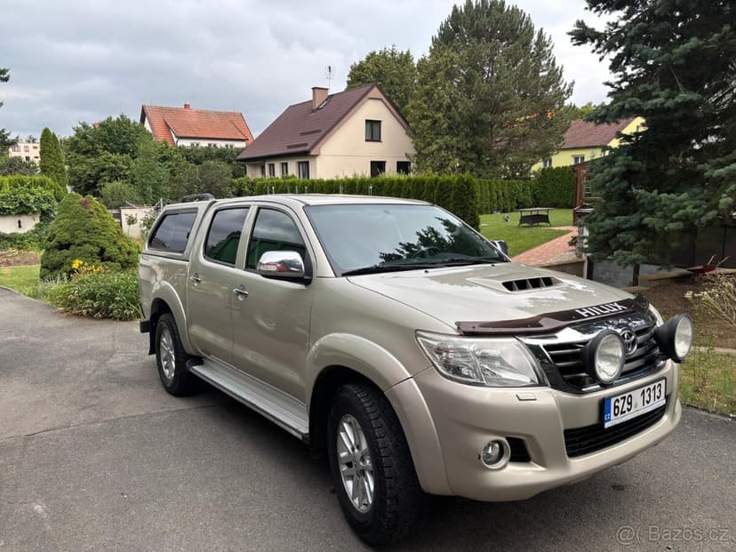Toyota Hilux 3.0 4x4 manuál