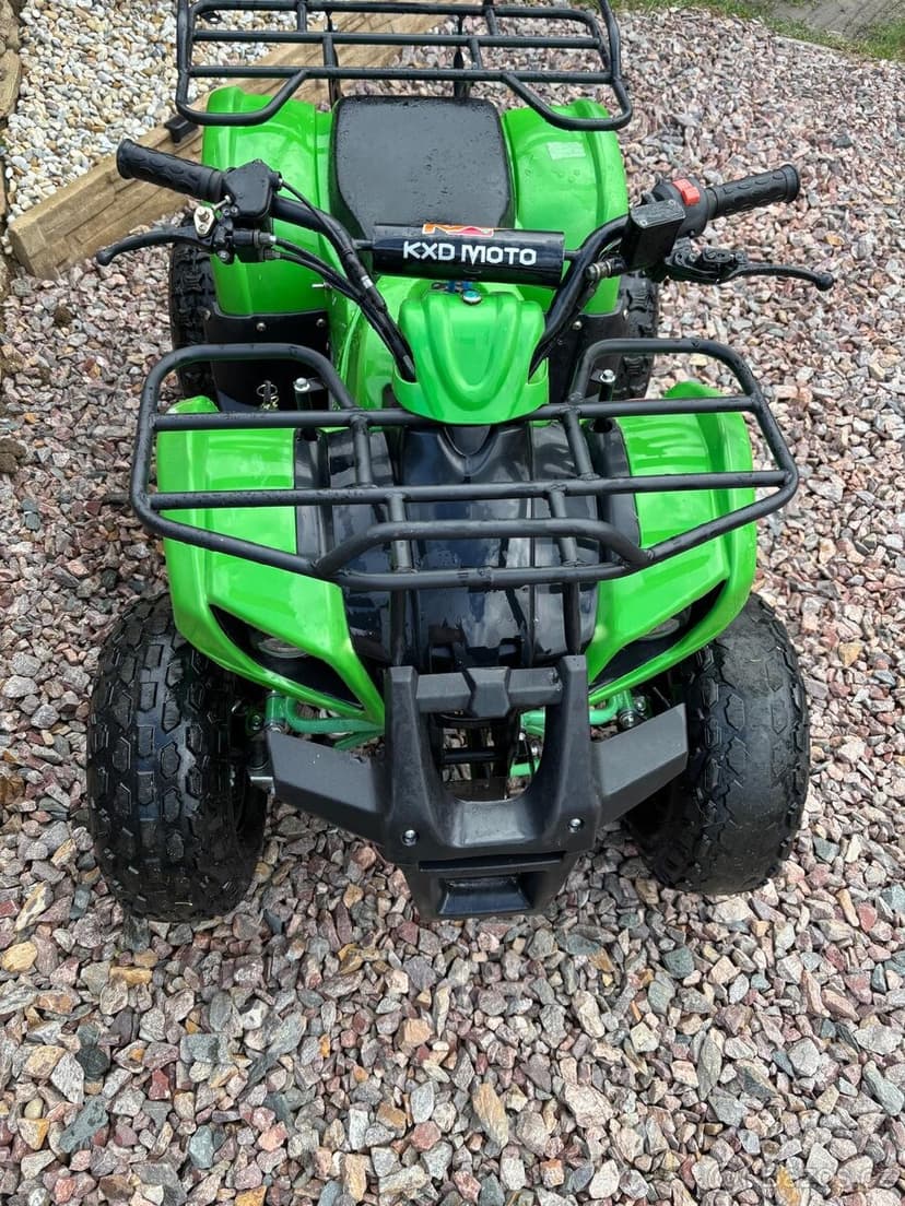 Prodám dětskou čtyřkolku 125 cm poloautomat