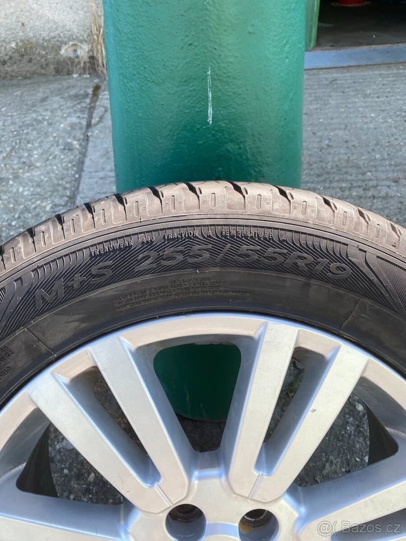 Kola Land Rover 4 originál R19/255