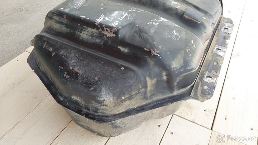 Nissan Patrol Y61 -  Nádrž paliva Wagoon