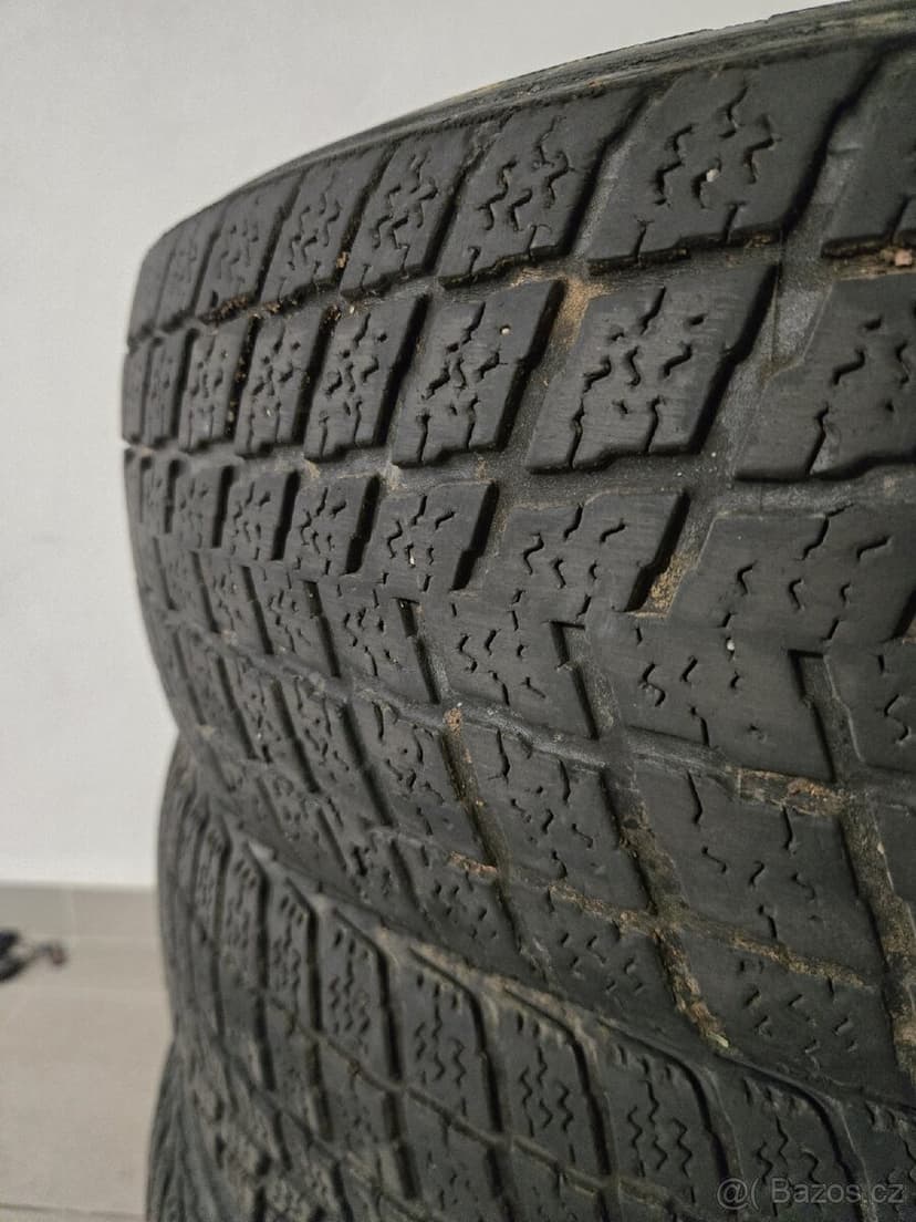 205/70 r15 zimní SUV NEXEN