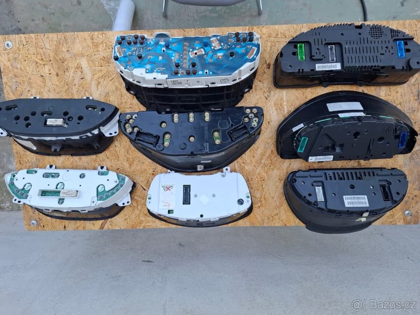 Otáčkoměr, budík, přístrojová deska různé vše v popisku