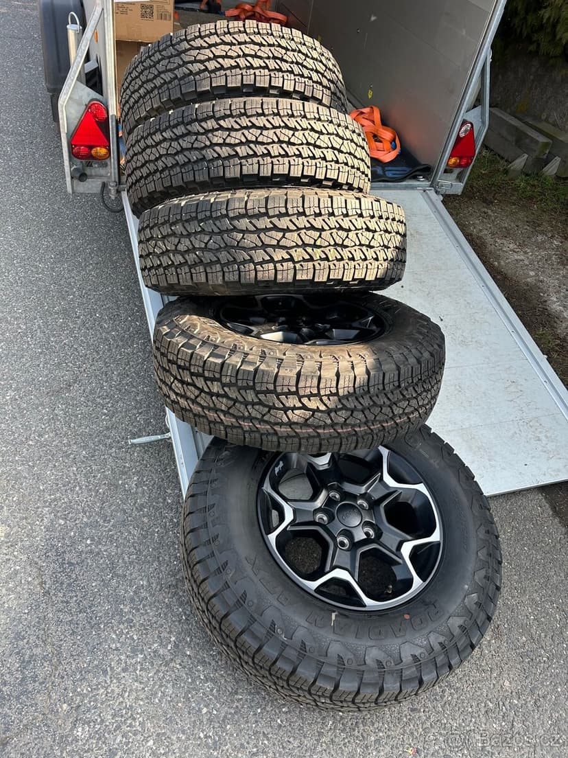 Jeep Wrangler nová alukola r17 celoroční pneu AT