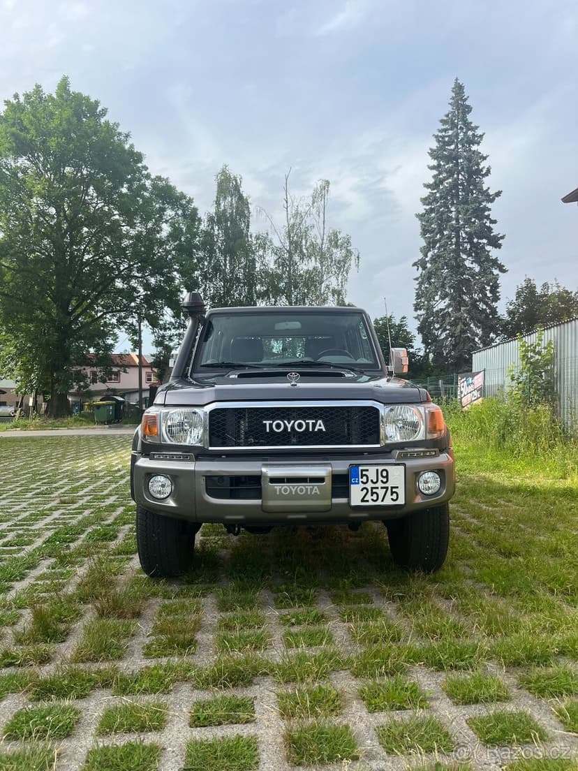 Toyota Land Cruiser 79