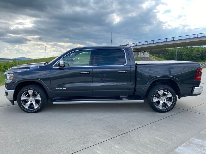 Dodge RAM 5.7L V8 HEMI LARAMIE 2019