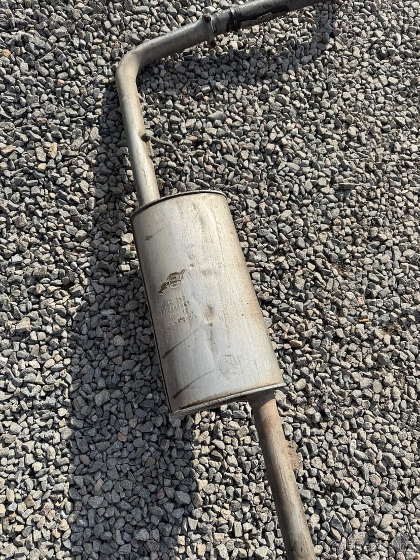 Zadní náprava a výfuk Nissan Navara D40