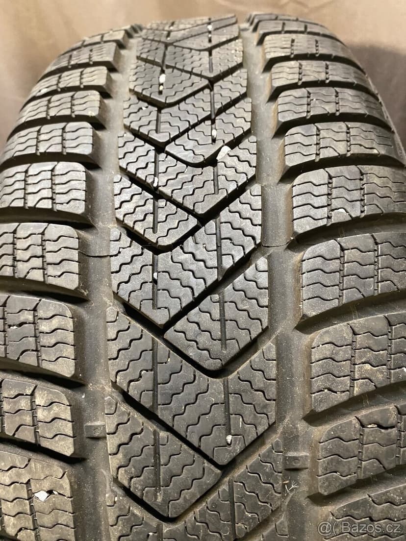 Zimní pneumatiky Pirelli 225/50R18 95H