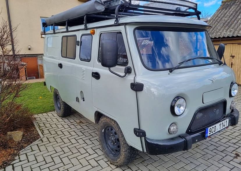 Vějířová markýza na offroad auto