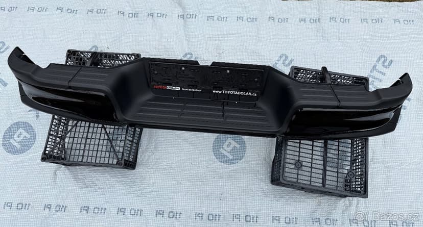 Zadní nárazník Toyota Hilux GR Sport