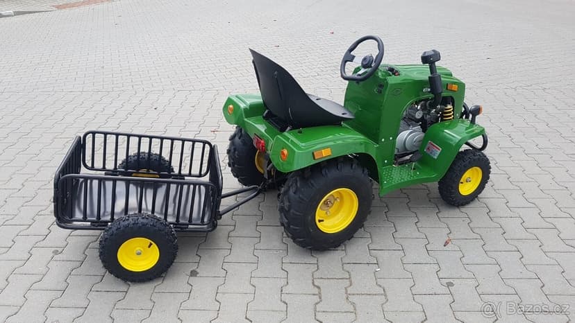 Dětský čtyřtaktní zahradní traktor s přívěsem 110ccm. zelený
