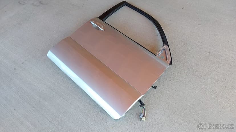 Toyota LC 120 – Dveře pravé přední 5dv stříbrné