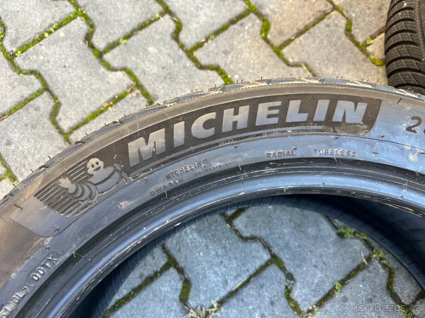 285/45 R22 Zimní pneumatiky MICHELIN