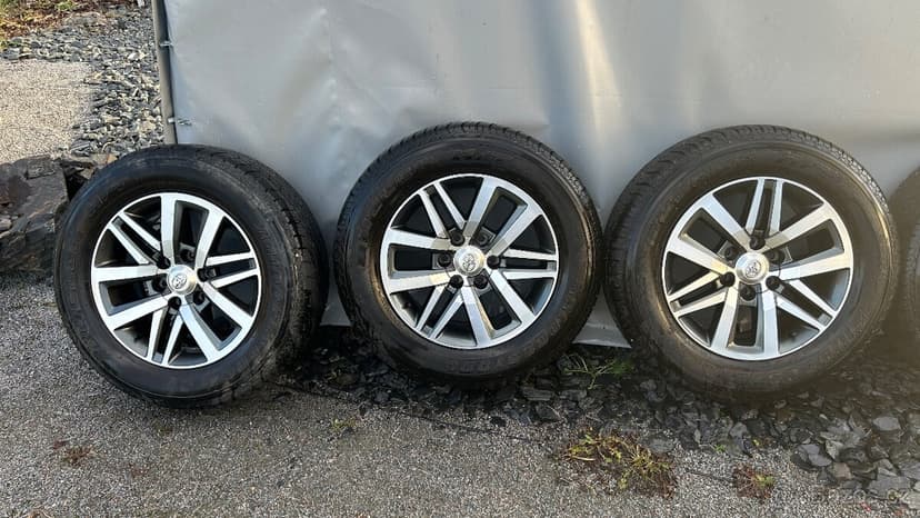 Hilux kola originál