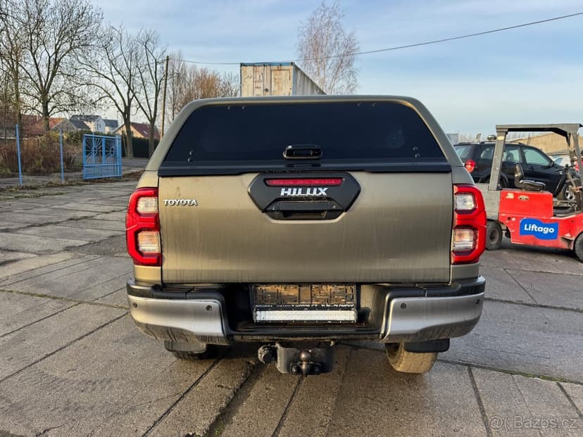 Toyota Hilux DOUBLE CAB INVINCIBLE SPORT