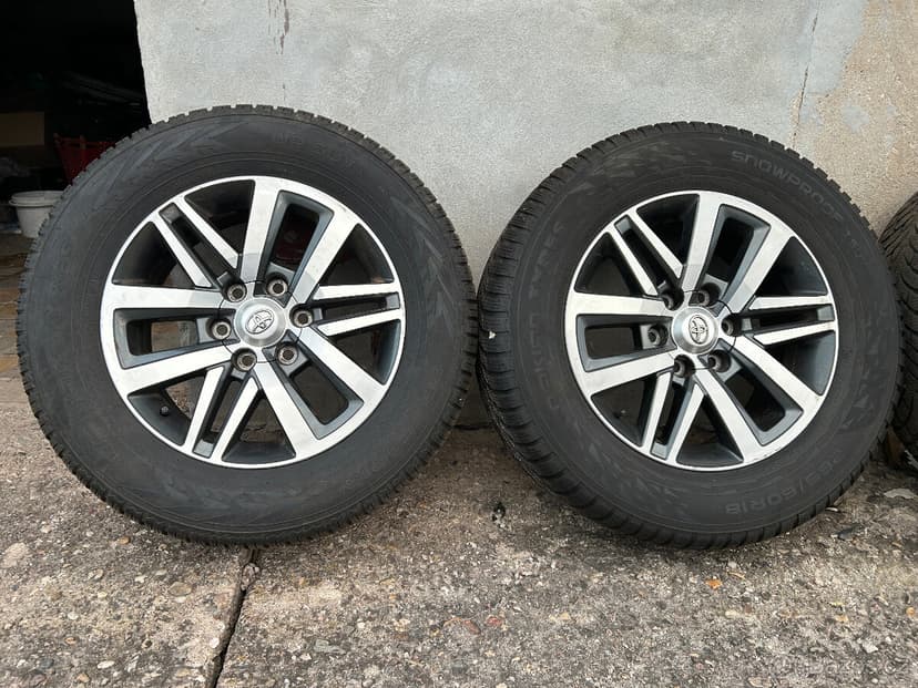 Toyota Hilux kompletni kola zimní pneu 265/60R18