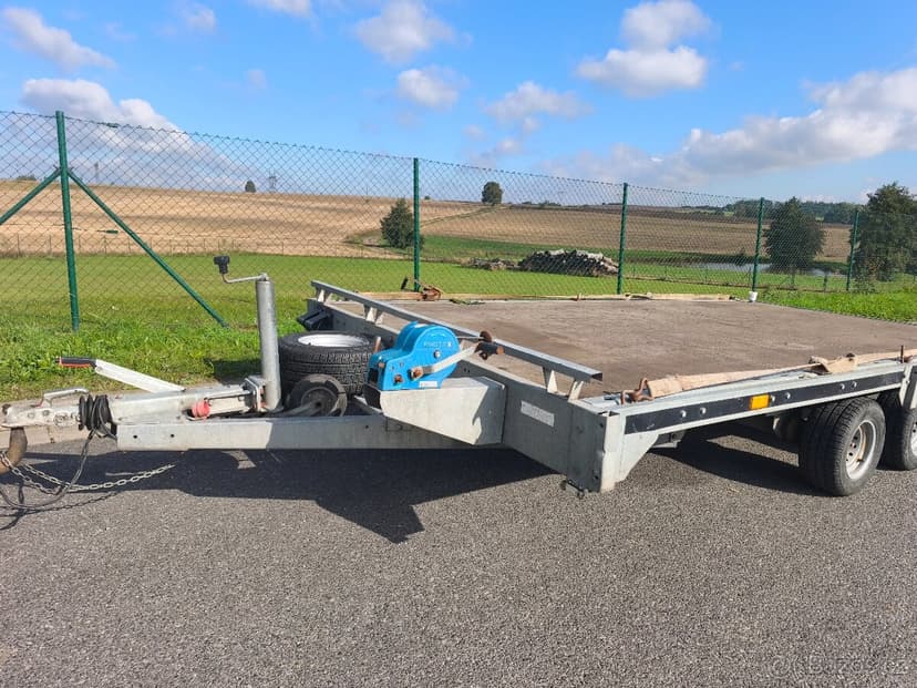 Auto přepravnik Tanatech