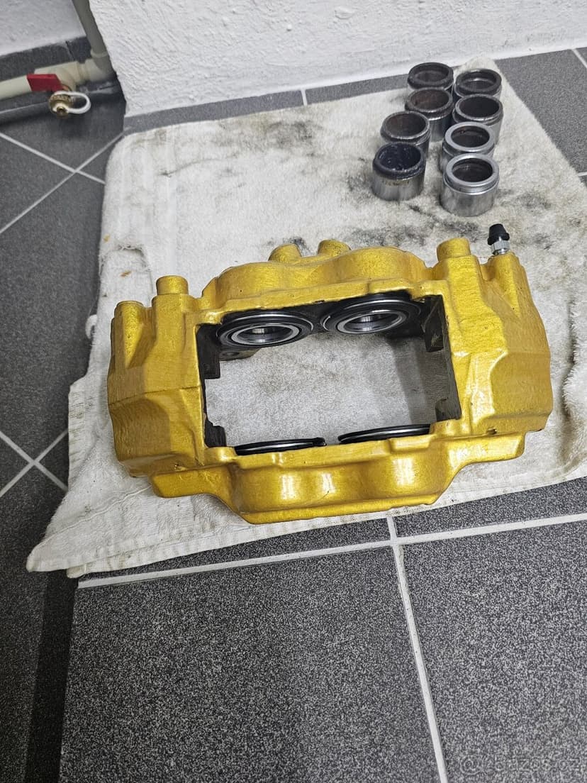 Toyota Land Cruiser J12 LC120 brzdové třmeny